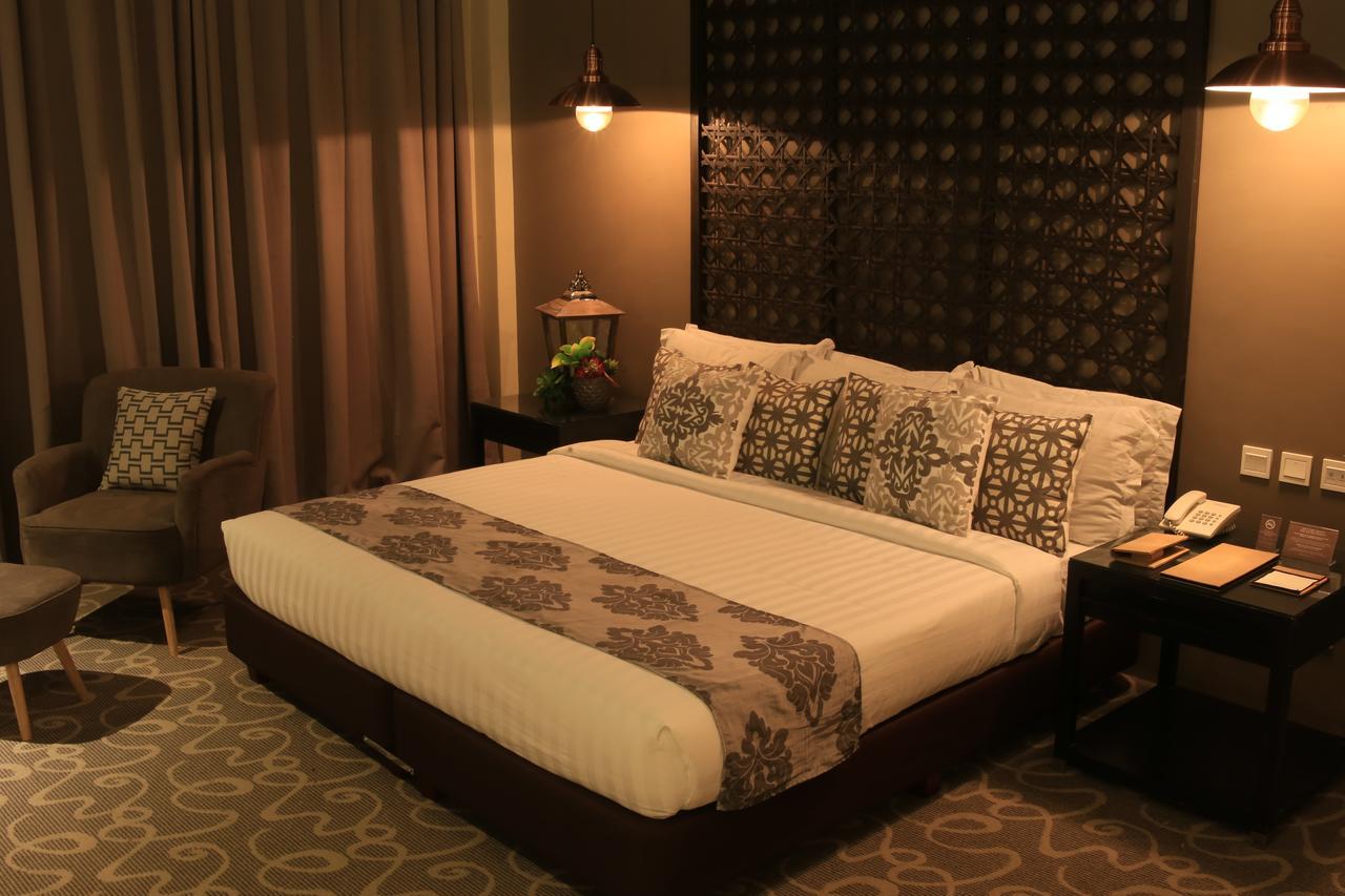 The Oriental Leyte Hotel Таклобан Екстериор снимка