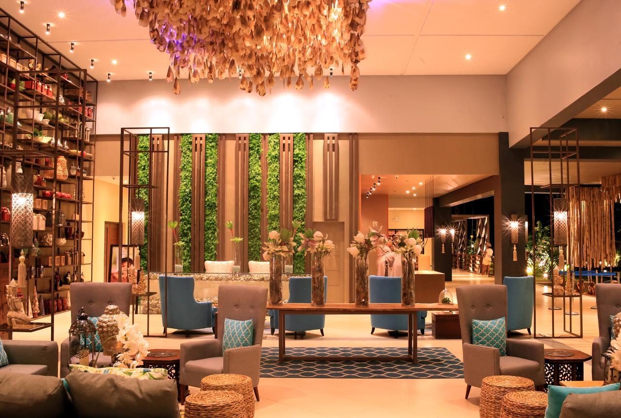 The Oriental Leyte Hotel Таклобан Екстериор снимка