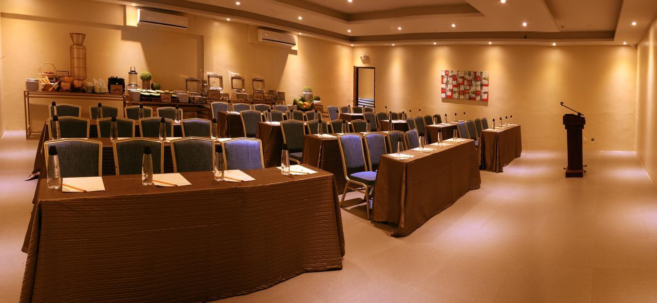 The Oriental Leyte Hotel Таклобан Екстериор снимка