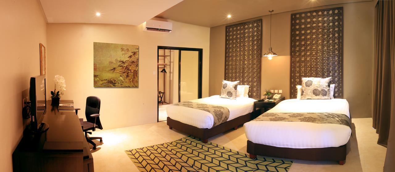 The Oriental Leyte Hotel Таклобан Екстериор снимка
