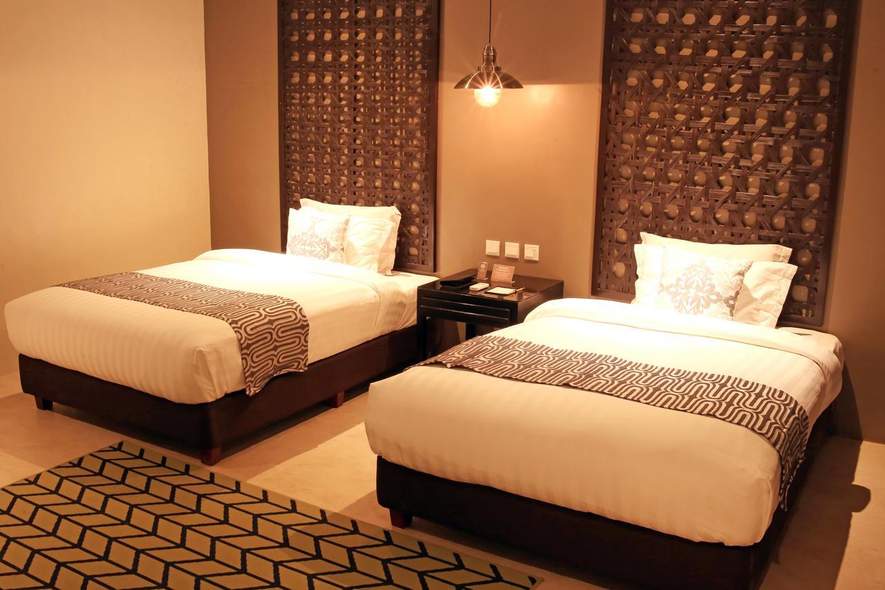 The Oriental Leyte Hotel Таклобан Екстериор снимка