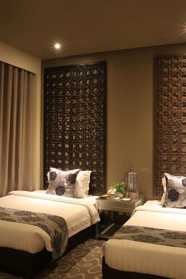 The Oriental Leyte Hotel Таклобан Екстериор снимка